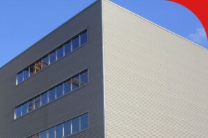 Edificio realizzato con pannello SuperTop Ondulato ItalPannelli