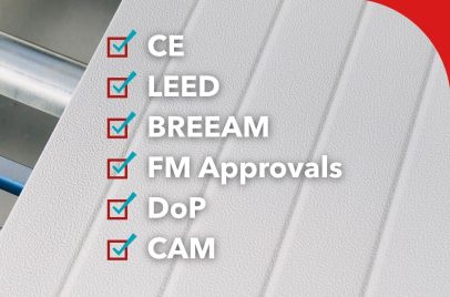 Foto del dettaglio della finitura del pannello con le certificazioni CE, LEED, BREEAM, FM APPROVAL, DoP, CAM in sovraimpressione